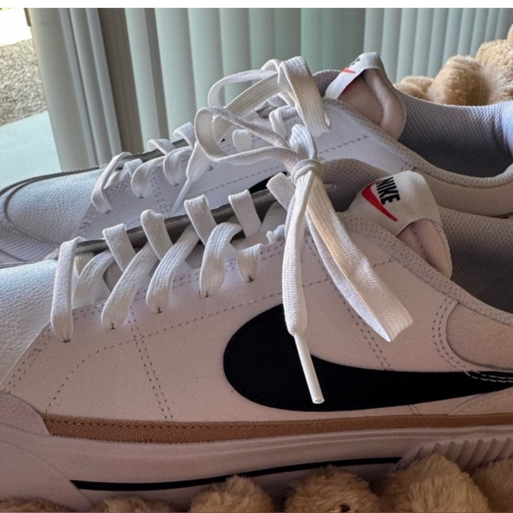 Women Nike Court Legacy Lift Platform Shoes Size 10.5 US New never worn!